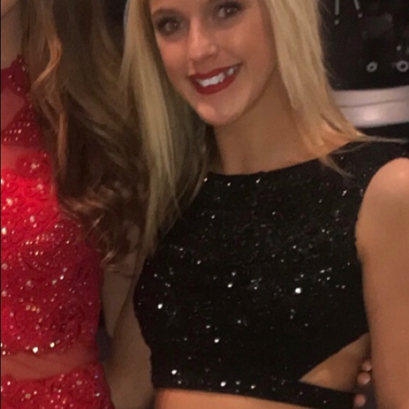 Sherry Hill black two-piece long formal size 0 - Picture 8 of 8